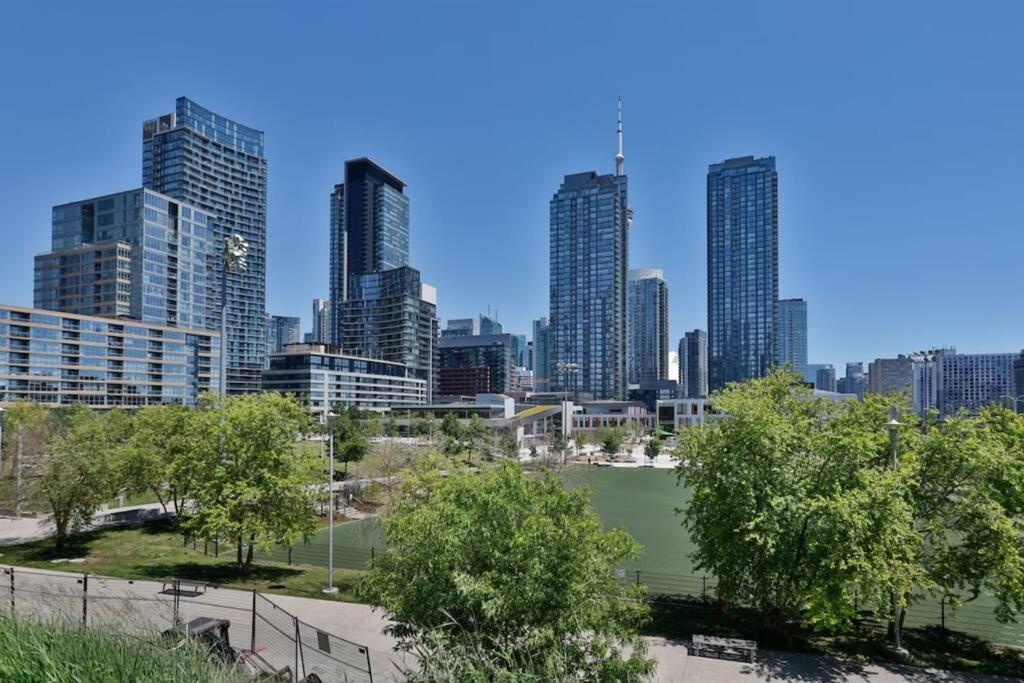 Lush Condo By Cntower - Free Parking トロント エクステリア 写真